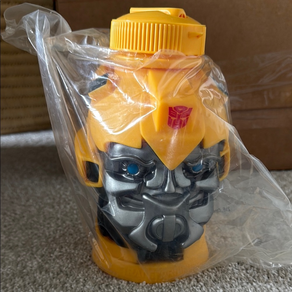 NWOT Bumblebee universal park soda cup